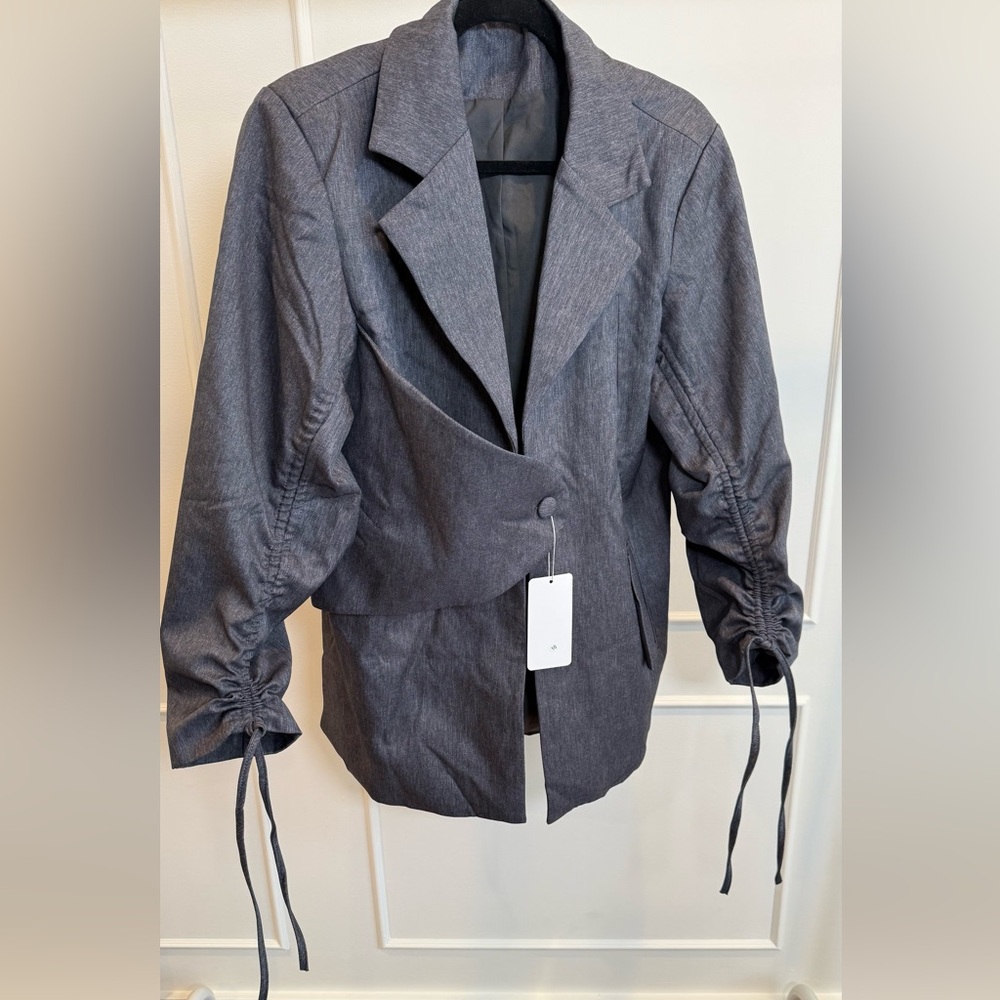 YAS! Women's Gray Ruched Sleeve Blazer